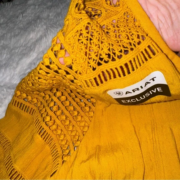 Ariat Exclusive Mustard Yellow Women's Blouse Size Small NWT - Picture 2 of 7